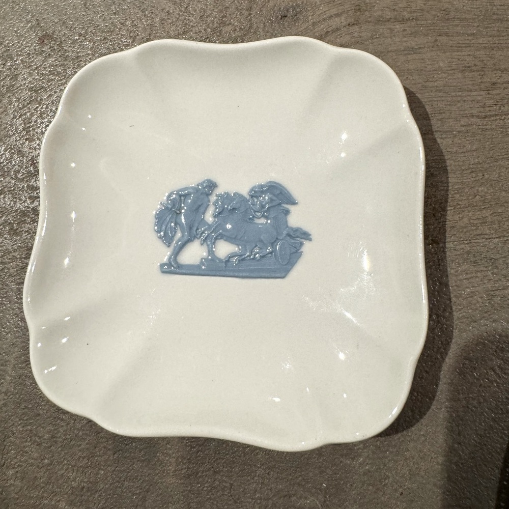 Wedgwood Queen’s Ware Trinket Dish, cream white Lavender Blue with Chariot Motif